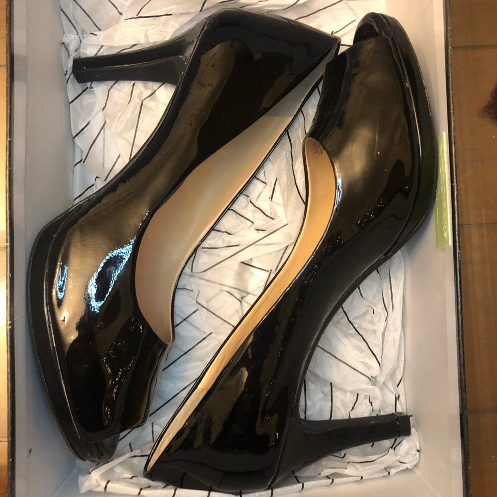 Alex Marie Black Pumps With Peep Toe